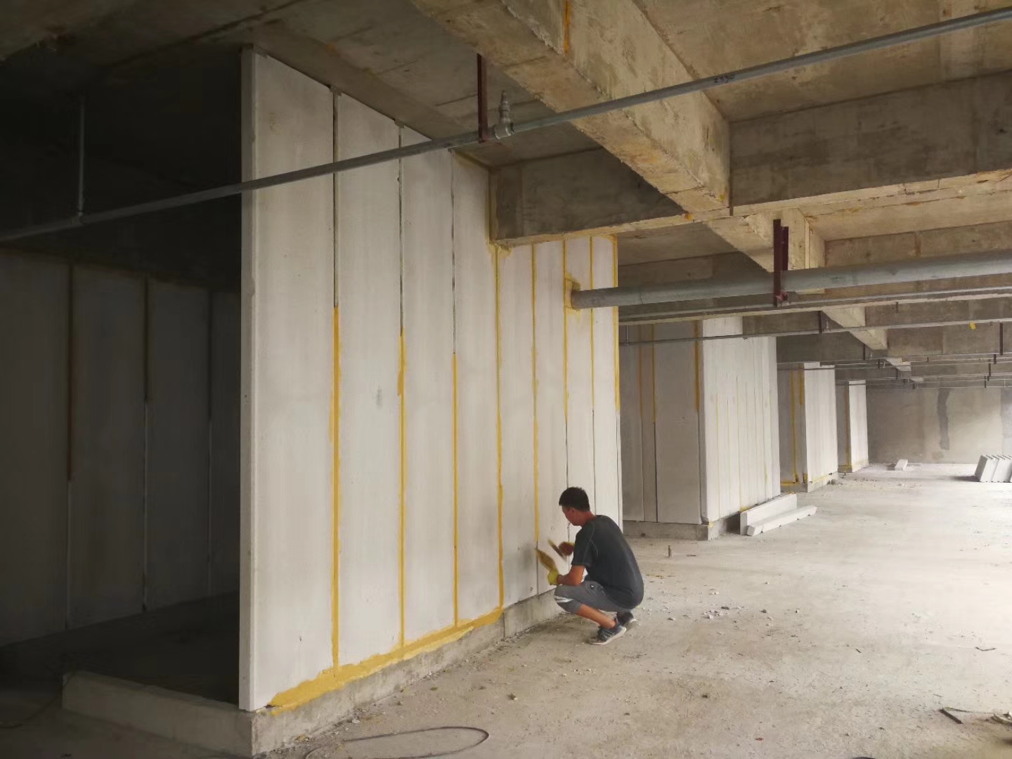宜宾无机发泡轻骨料混凝土隔墙板施工技术性能研究